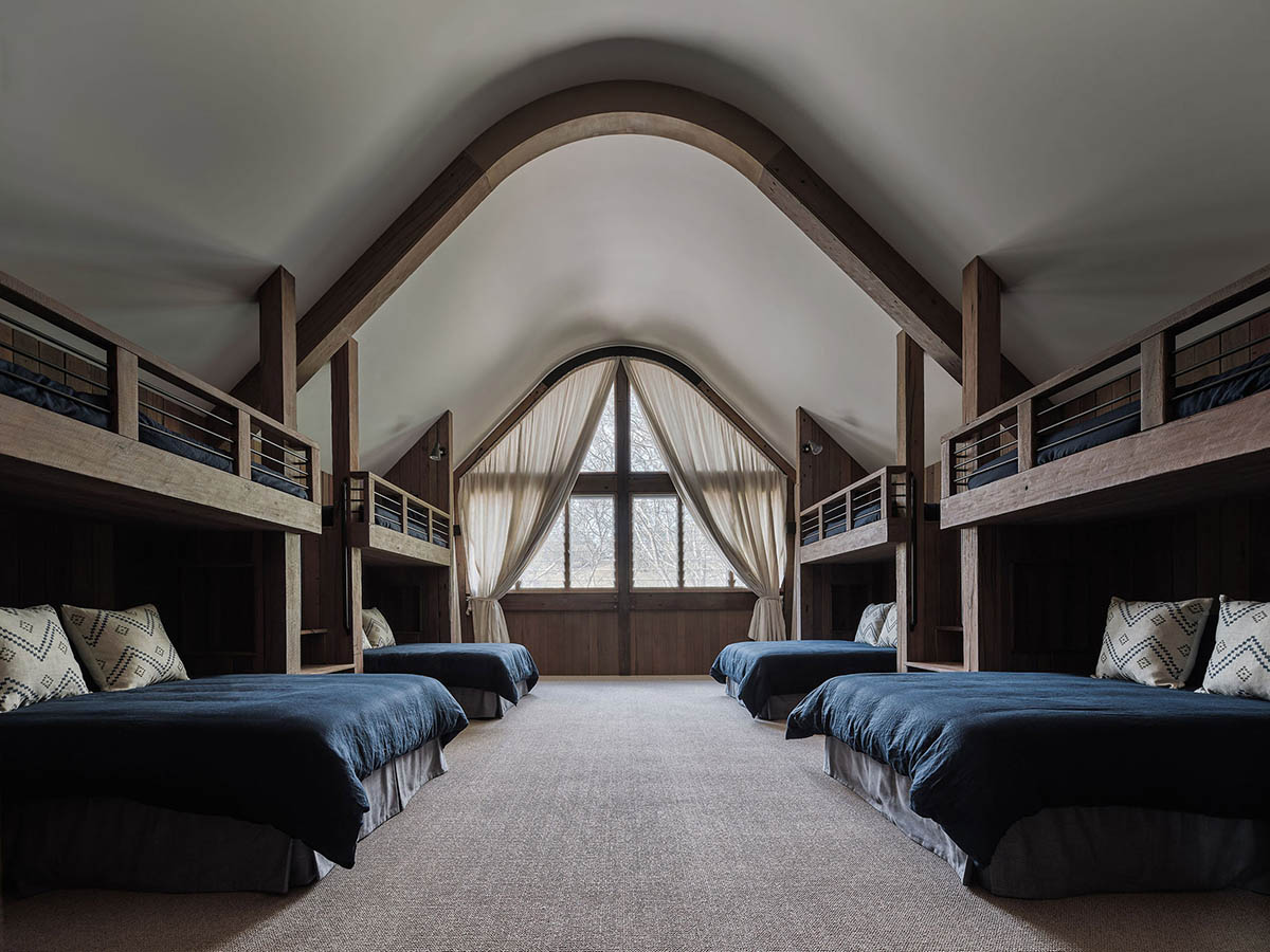 Bedroom in The Barn by Paul Uhlmann Architects