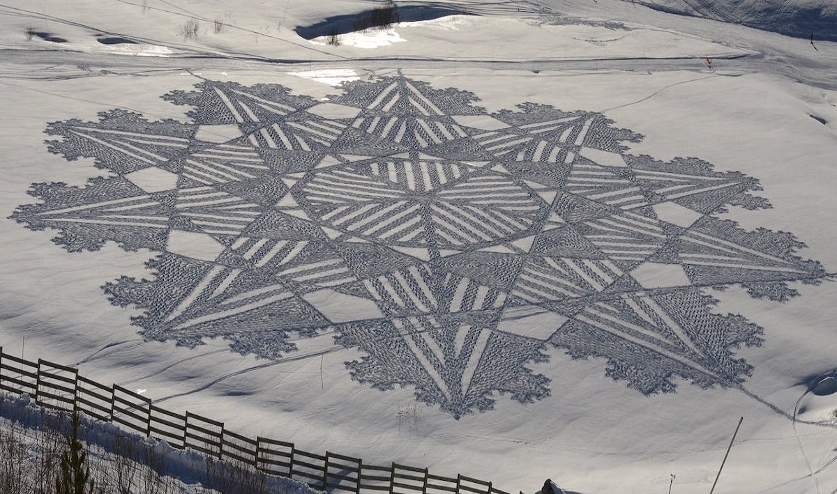 Land Snow Art by Simon Beck