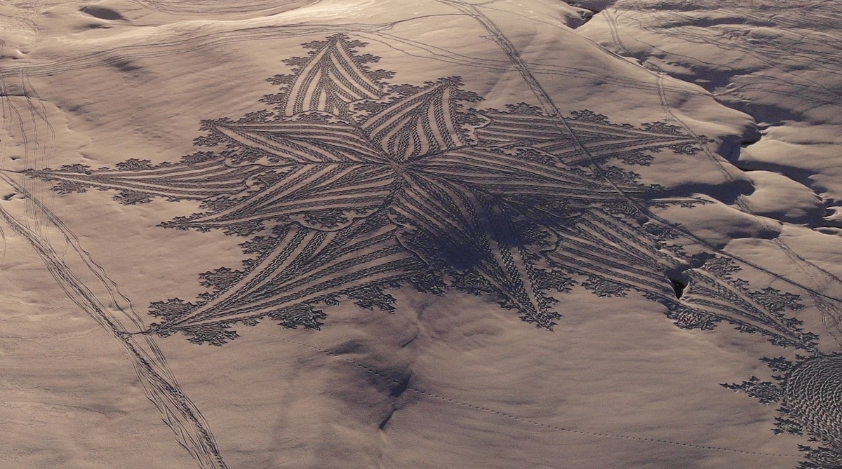 Land Snow Art by Simon Beck