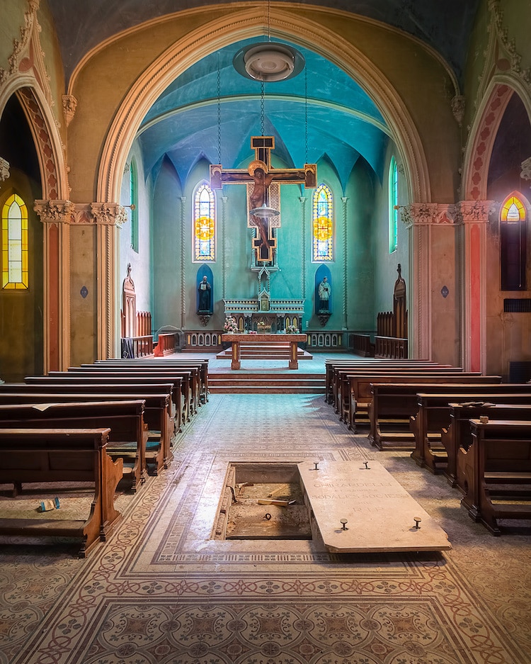 Fotógrafo explora la belleza de las iglesias abandonadas en Italia
