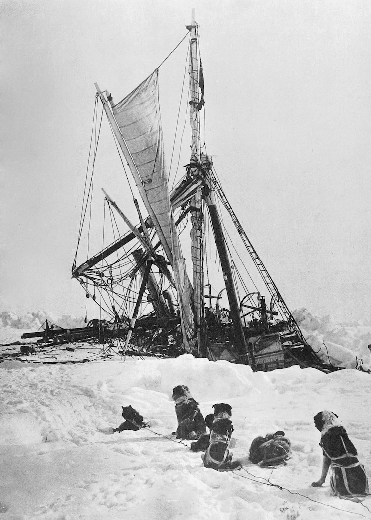 Endurance Sinking in the Weddell Sea