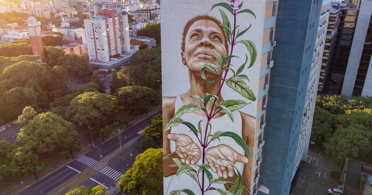 Mona Caron Makes a 20-Story Wildflower Bloom Above Jersey City