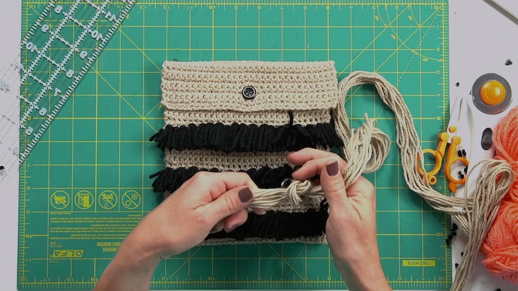 Learn how to crochet a bag 