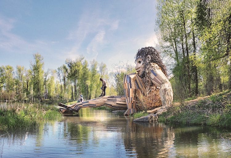 Escultura de troll gigante por Thomas Dambo