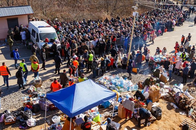People crowd at the Uzhhorod-Vysne Nemecke checkpoint on the Ukraine-Slovakia border