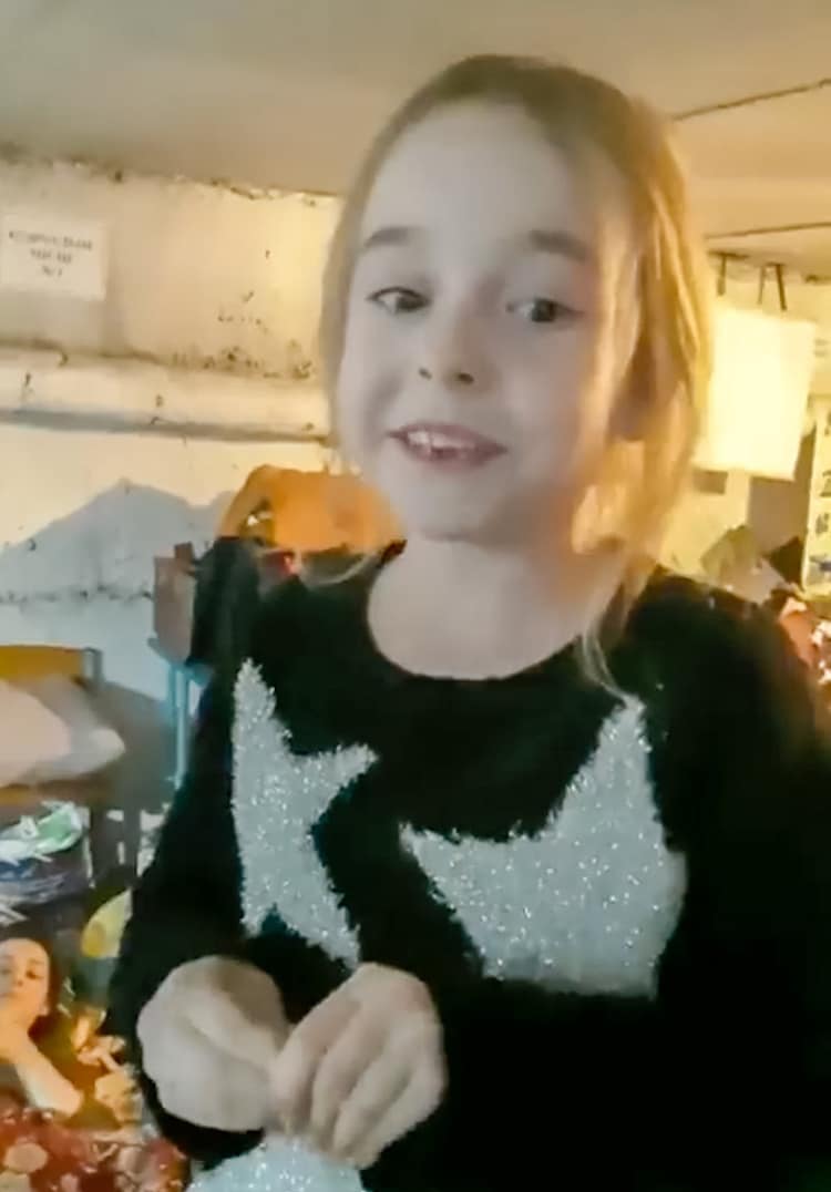 Idina Menzel Reacts To Ukrainian Girl Singing Frozen Let It Go In Bomb Shelter