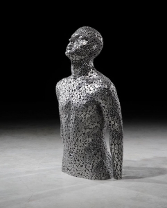 Bicycle Chain Sculptures Reflect Our Relationship With Industrialization