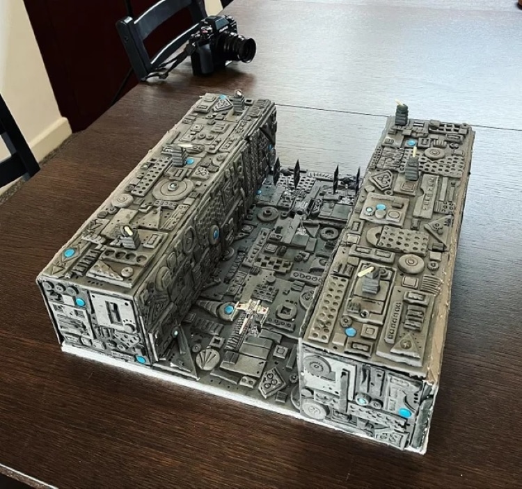Cake Designed to Look Like the Death Star's Meridian Trench