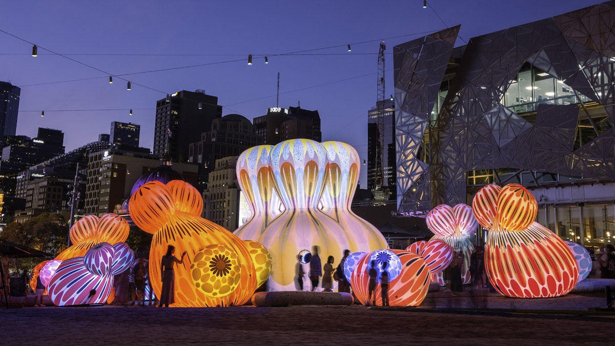 World's First Inflatable Sculpture by ENESS