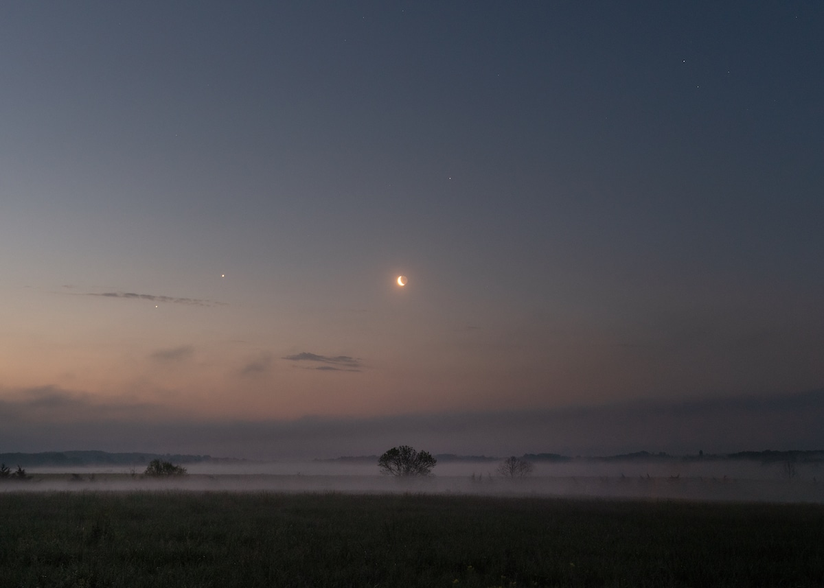 Jupiter, Vénus, Mars et Saturne avec la Lune au-dessus du comté de Lucia, Virginie