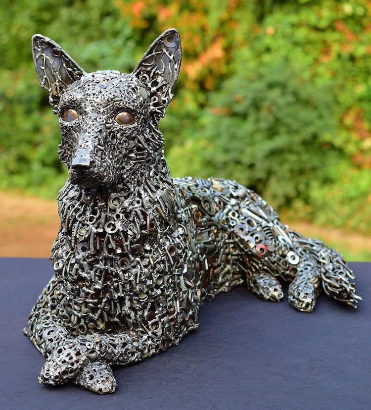 Artist Transforms Scrap Metal into Amazing Animal Sculptures