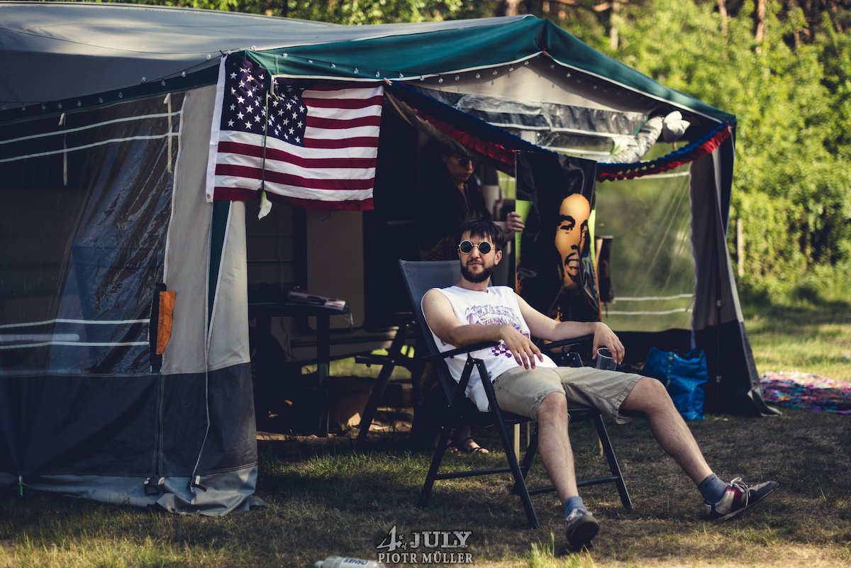 Polish People Dressing as Americans