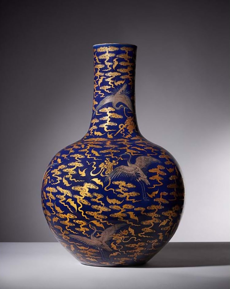 Magnificent Chinese Qianlong-Era Vase Found in Kitchen Fetches 1.8 Million at Auction