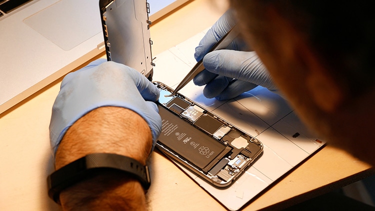 New York State Legislature Passes “Right to Repair” Law for Your Electronics