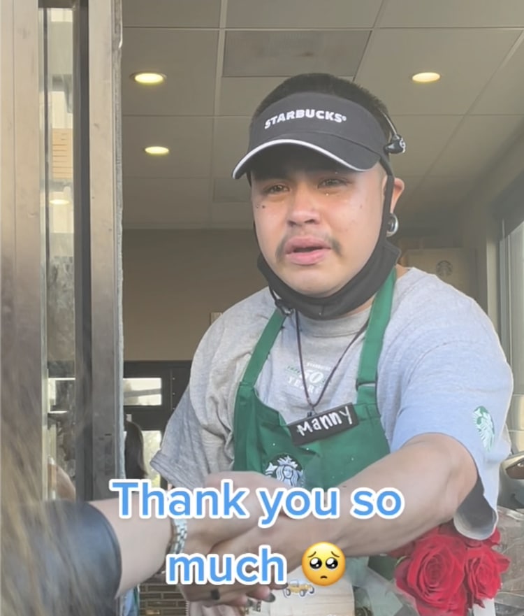 Barista de Starbucks recibe un regalo generoso en un video viral de TikTok