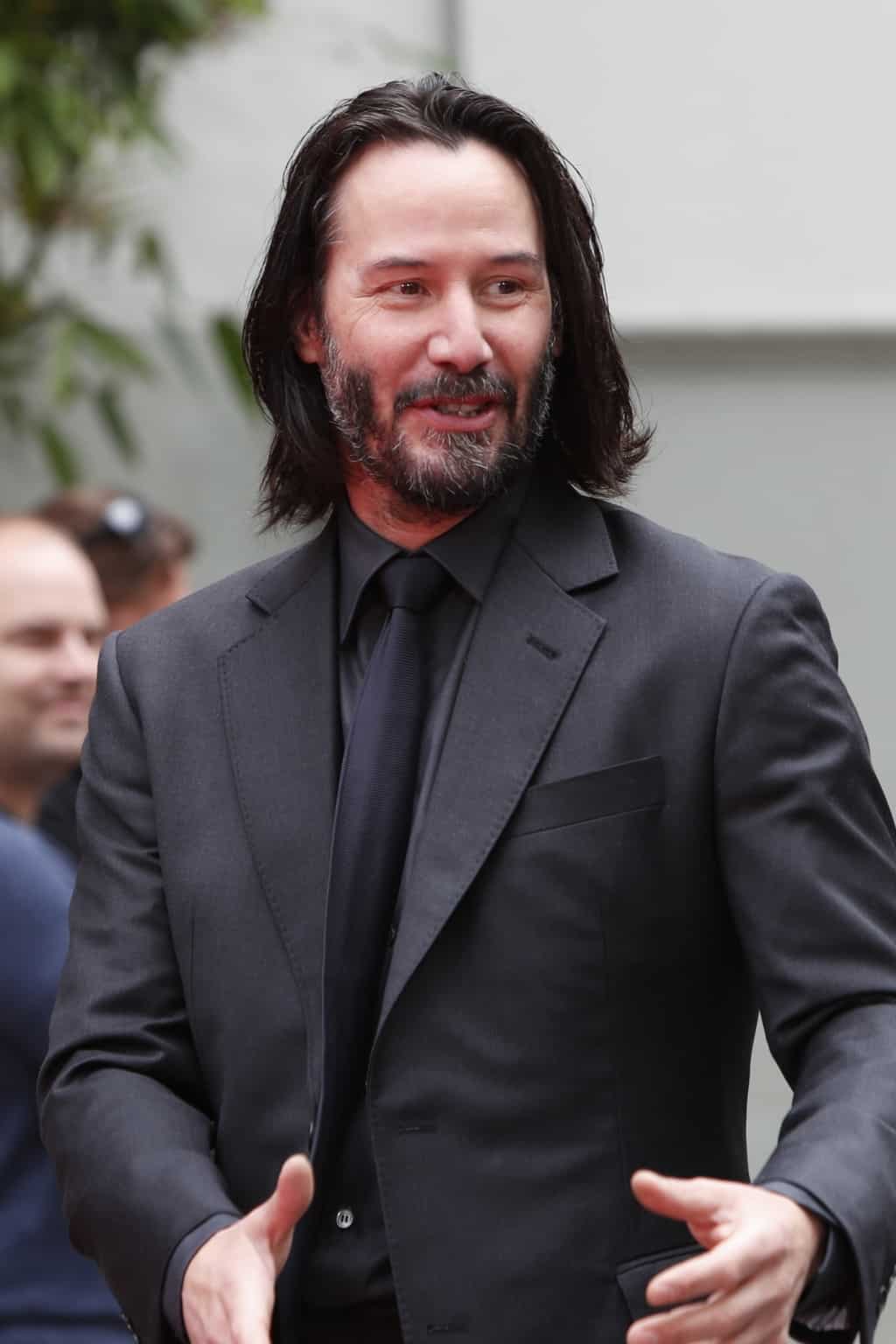 Keanu Reeves Is Going Viral For Kindly Answering Inquisitive Kid at Airport