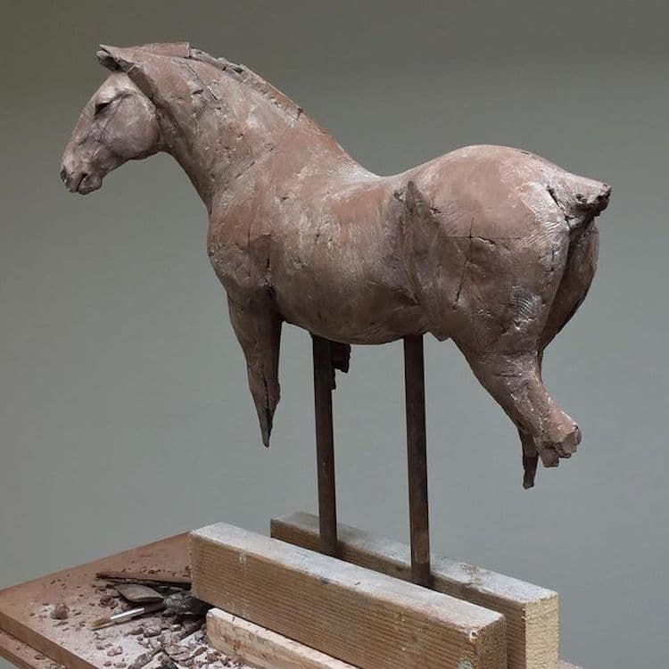 Artist Captures Different Animals in Expressive Bronze Sculptures