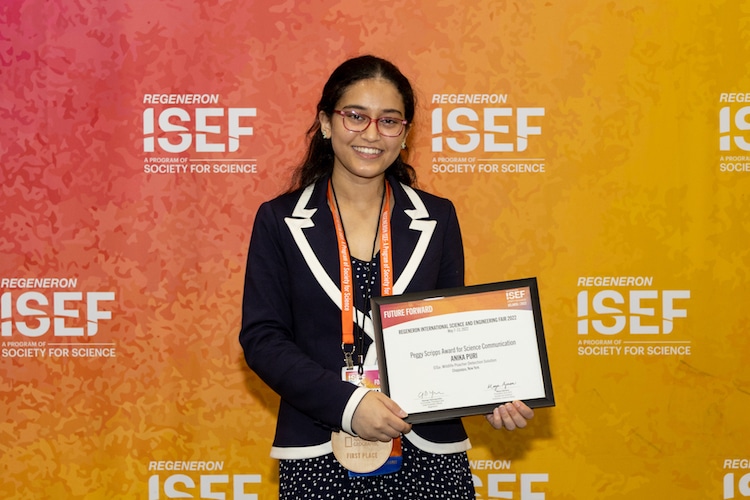 Anika Puri Accepting the Peggy Scripps Award for Science