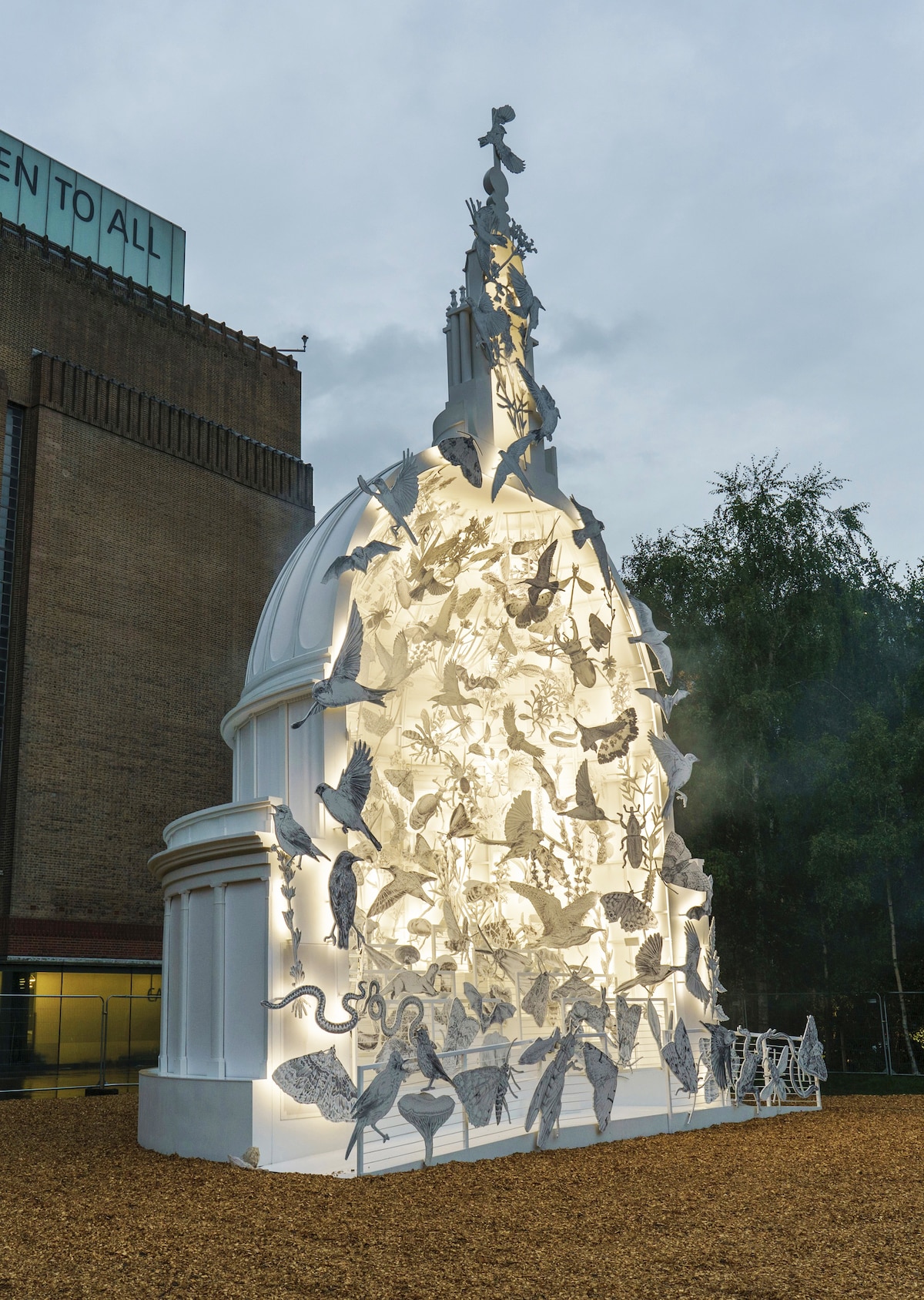 Es Devlin completes illuminated sculpture drawing attention to London's  endangered species