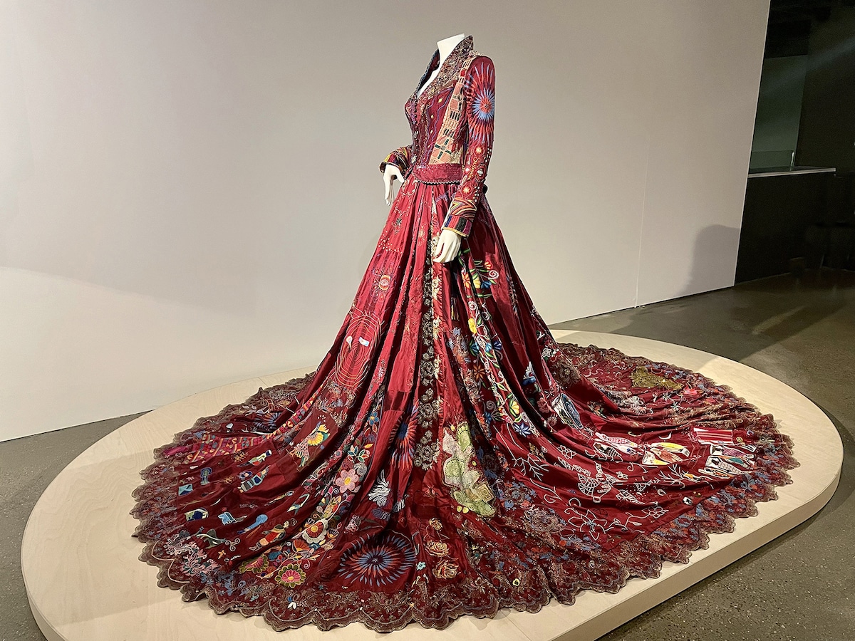 THREADS OF UNITY: THE RED DRESS PROJECT - University of Fashion Blog