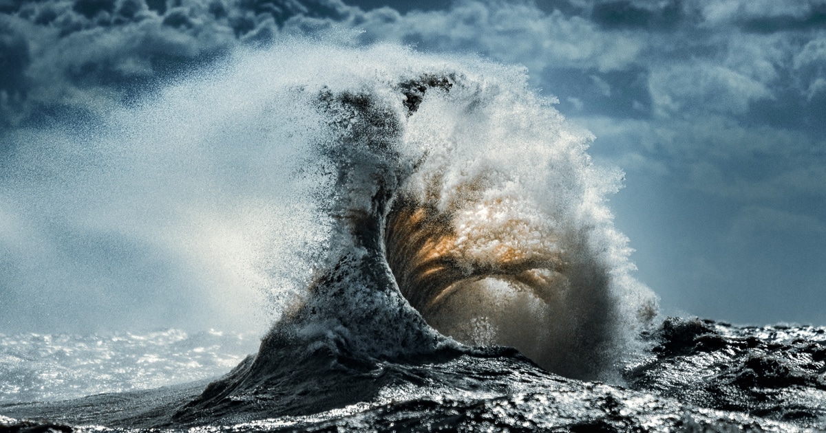 Photographer Braves the Elements to Take Dramatic Wave Photos