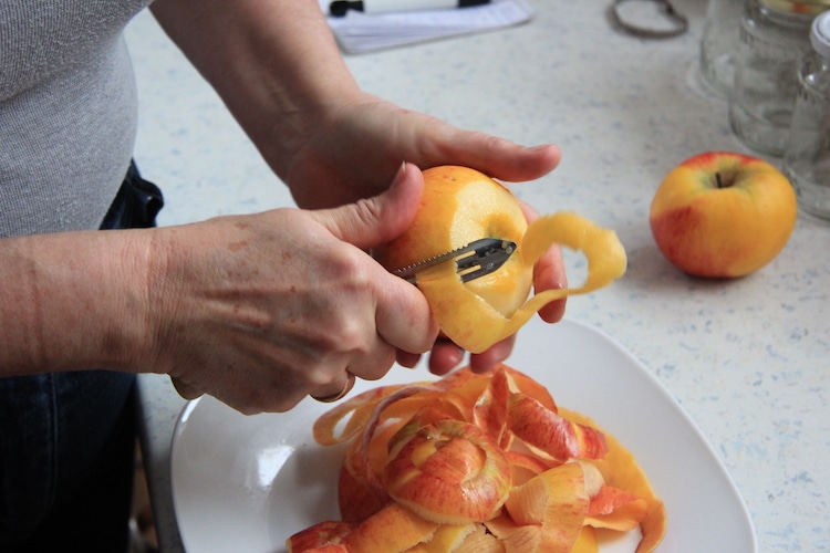 Apple peeling