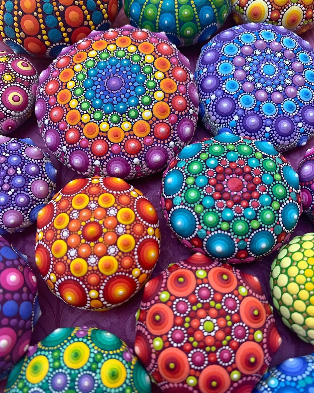 Beautiful Dot Mandala Designs on Stones - Trendy Art Ideas