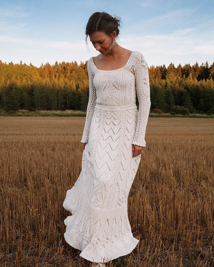 Woman Knits Her Wedding Dress in 45 Days For Less Than $300