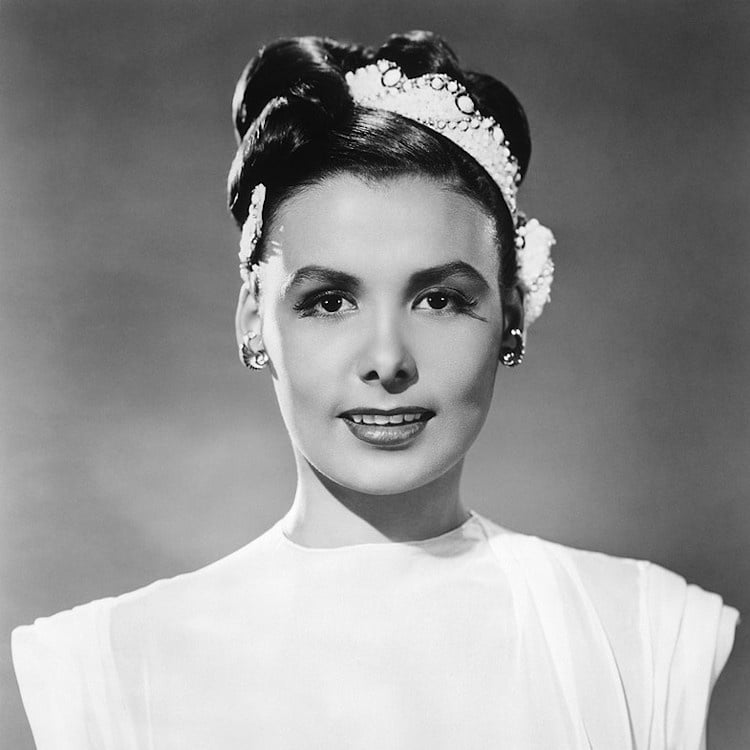 Lena Horne Becomes the First Black Woman to Have Broadway Theater Named After Her