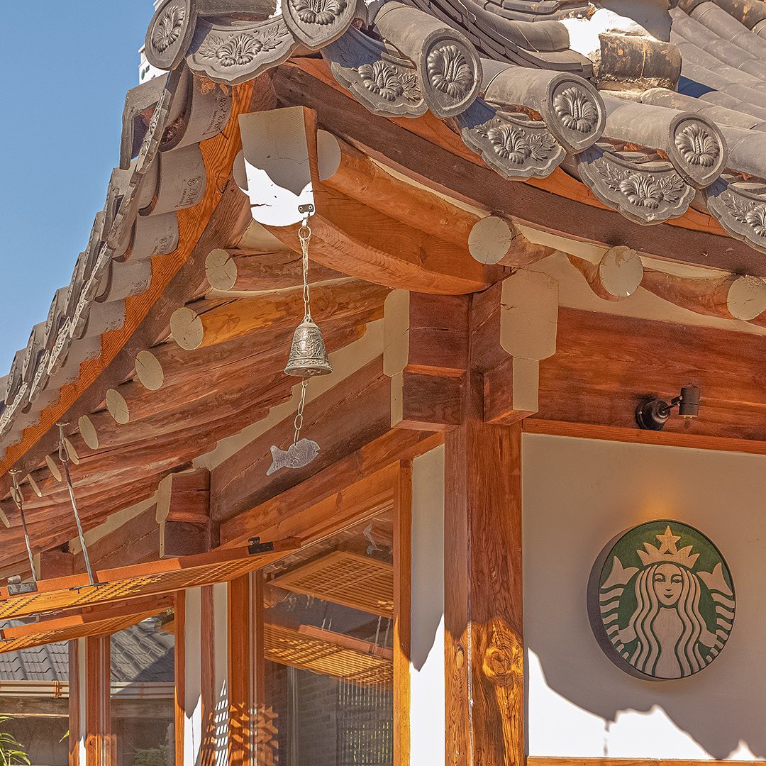 Starbucks Built Inside a Traditional Hanok