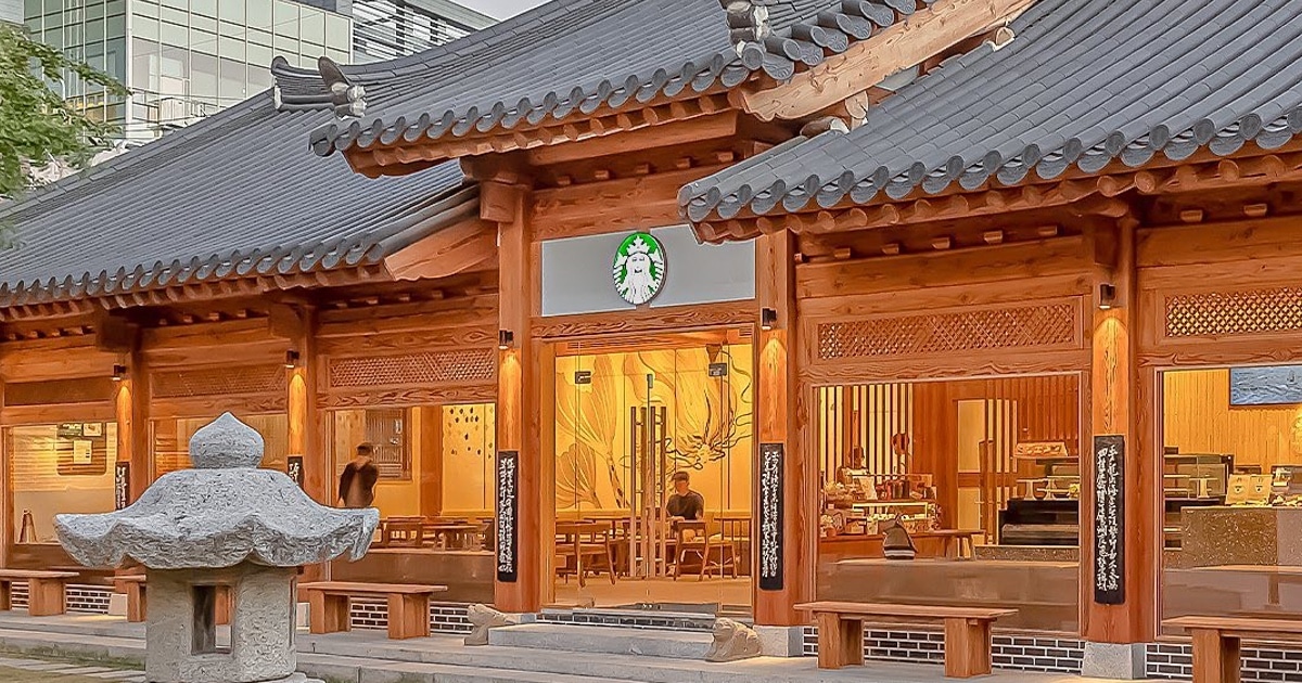 starbucks-opens-store-in-traditional-korean-timber-home