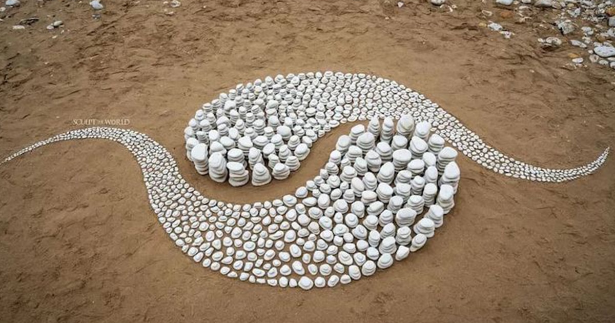 Artist Installs Mesmerizing Arrangements of Rocks on the Beach