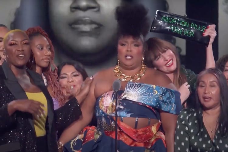 Lizzo Shares the Spotlight With 17 Female Activists After Winning People’s Champion Award