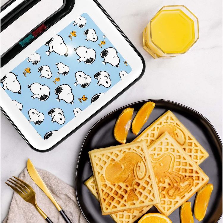 Snoopy Waffle Maker