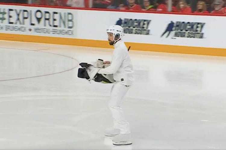 Camouflaged Camera Man Becomes a Fan Favorite at Hockey Tournament