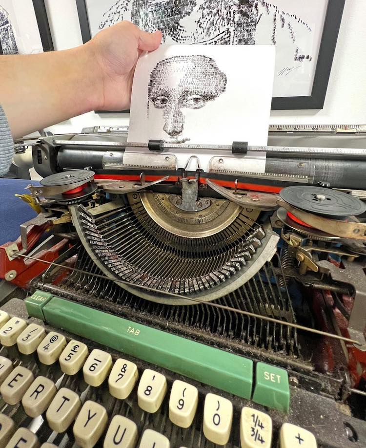 Typewriter Art vum James Cook