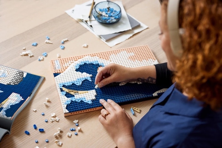 Master Lego builder's Great Wave off Kanagawa making move across ocean for  Hokusai event【Photos】