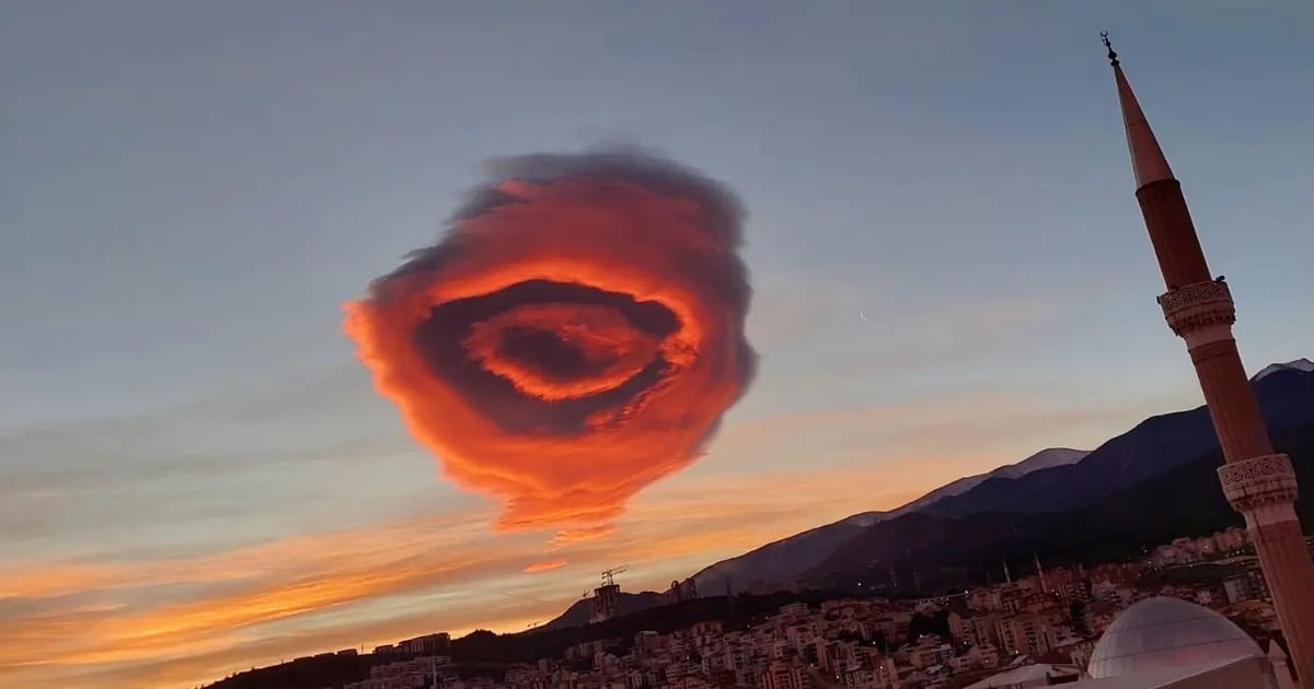 Strange UFO Cloud in Turkey Causes a Stir Online