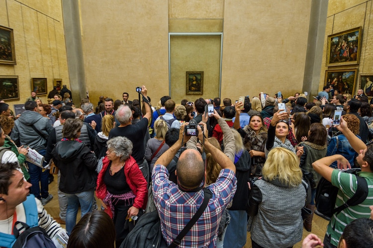 Louvre Limits Daily Visitors