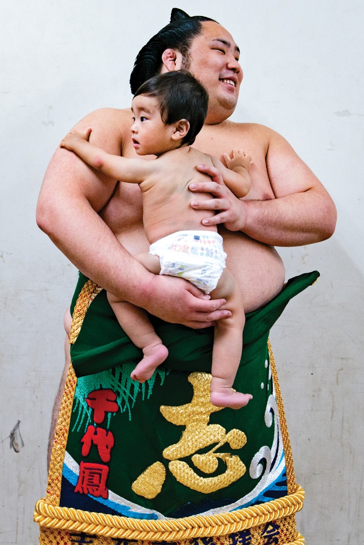 Photographer Unveils the Secrets of the World of Sumo in New Book