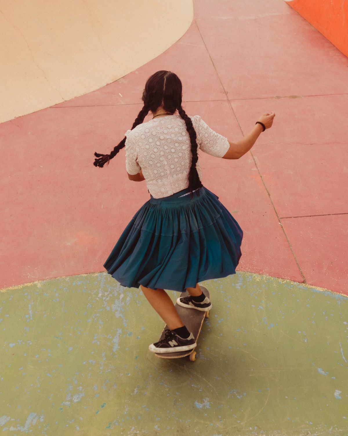 Cholitas Skaters from Bolivia Fly on Their Skateboards in This Series of Empowering Portraits