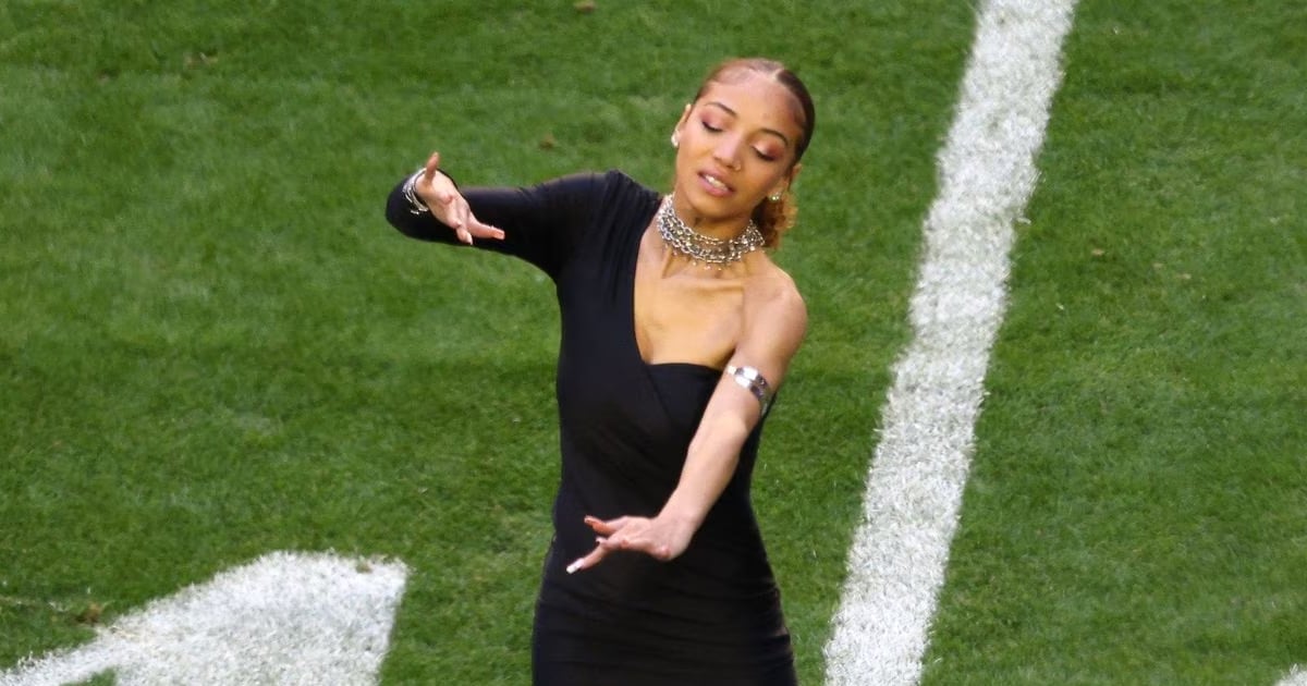 rihanna super bowl justina miles