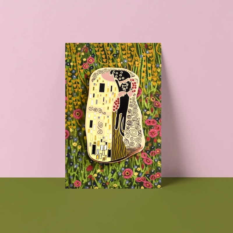 The Cat Kiss Pin