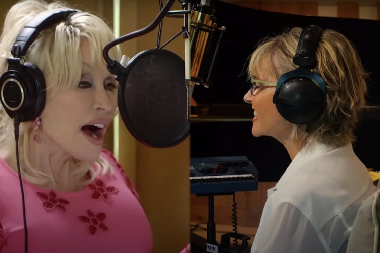 Split screen of Dolly Parton and Olivia Newton-John singing Jolene together
