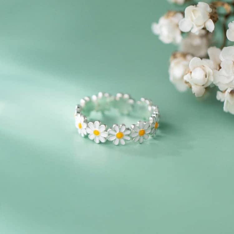 Retro Daisy Ring