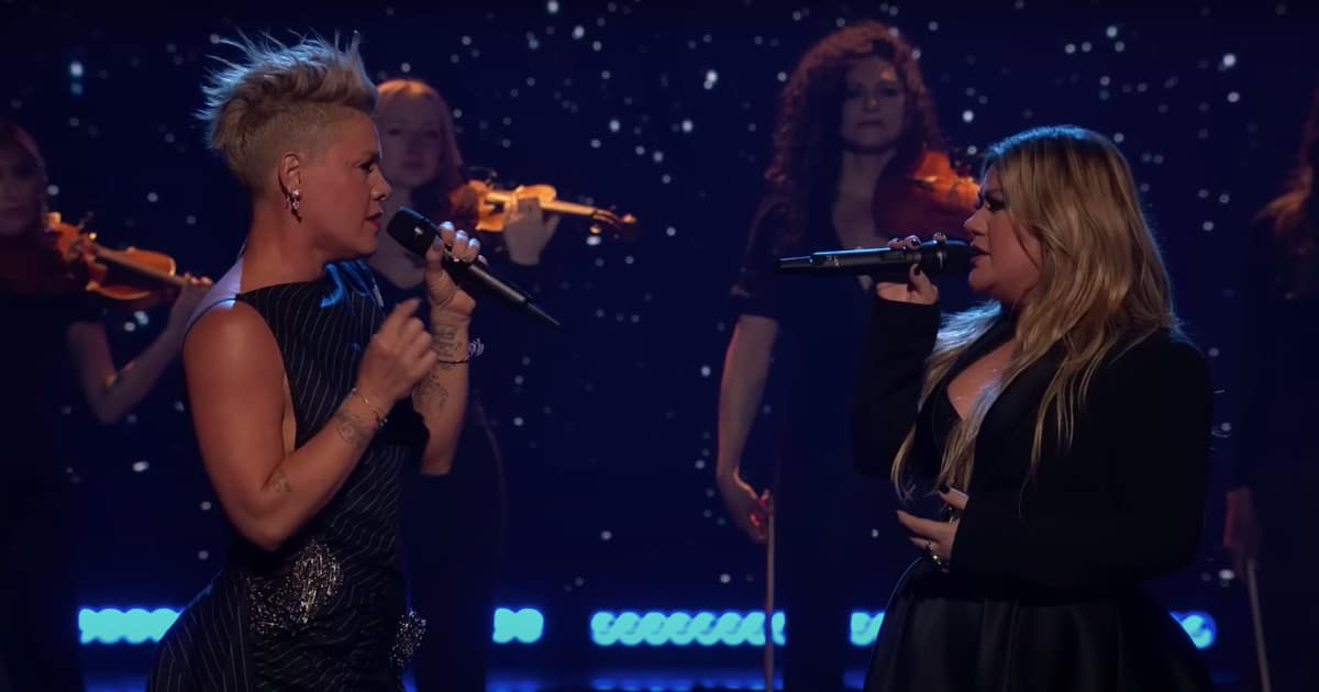 Watch Kelly Clarkson and Pink Sing 