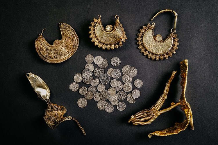 Dutch Metal Detectorist Finds Medieval Gold Jewelry and Silver Coin