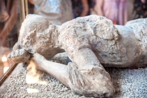 Italian Archeologists Created 100 Plaster Casts of Pompeii Victims ...