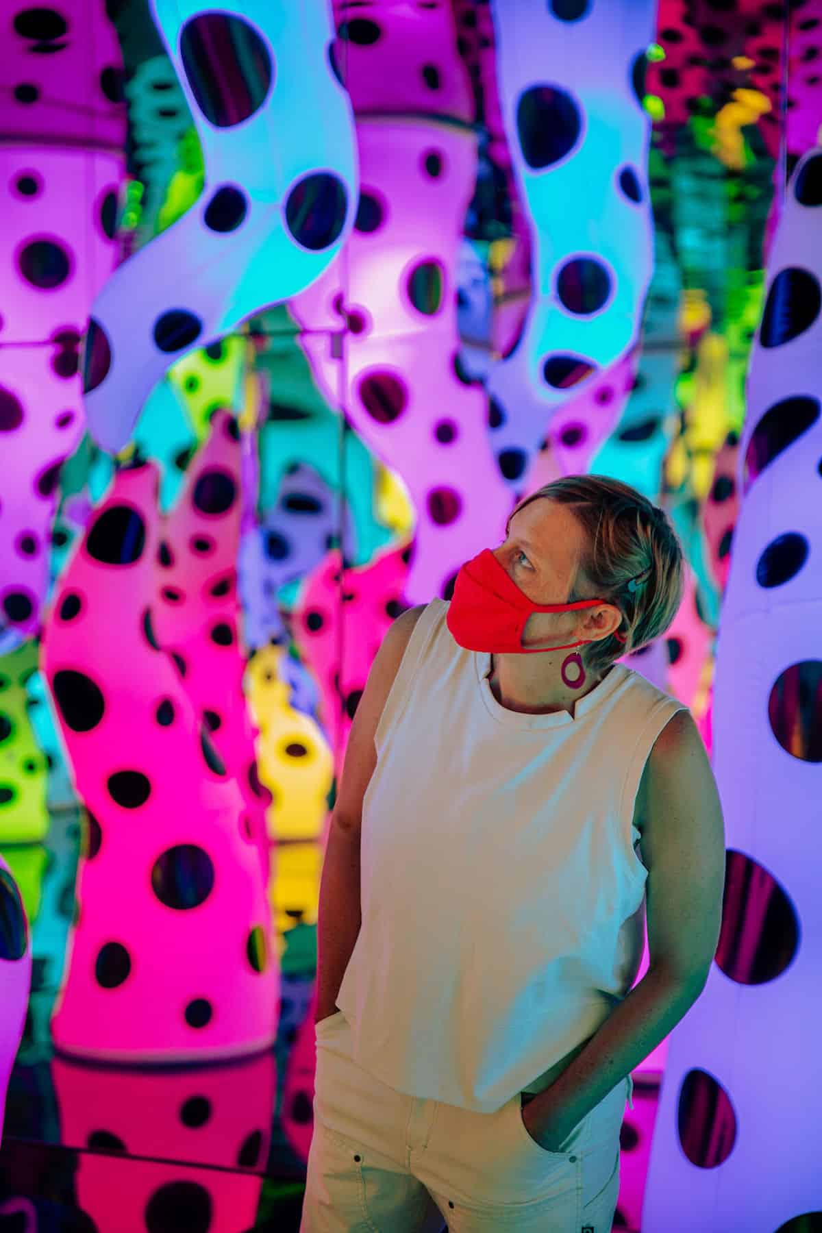 yayoi kusama's love is calling exhibition grows a mirrored forest of  glowing tentacles in miami