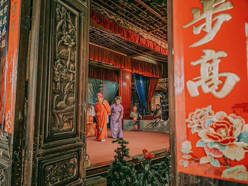 Behind the Scenes of Yunnan Opera